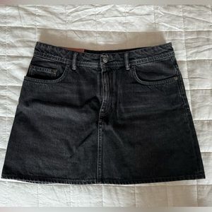 Acne Studios Blå Konst black denim miniskirt